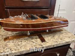 Modèle Chris Craft Bateau de vitesse en bois 1940 Barrel Back 19 pieds. Runabout sur mesure