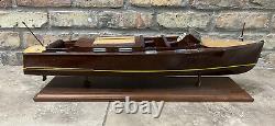 Modèle de Bateau Runabout Chris Craft en Bois Vintage de 25 pieds de long des années 1930 - Réplique