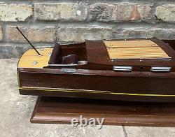 Modèle de Bateau Runabout Chris Craft en Bois Vintage de 25 pieds de long des années 1930 - Réplique
