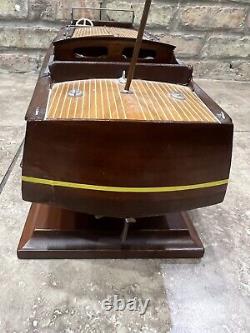 Modèle de Bateau Runabout Chris Craft en Bois Vintage de 25 pieds de long des années 1930 - Réplique