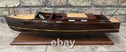 Modèle de Bateau Runabout Chris Craft en Bois Vintage de 25 pieds de long des années 1930 - Réplique