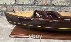Modèle de Bateau Runabout Chris Craft en Bois Vintage de 25 pieds de long des années 1930 - Réplique