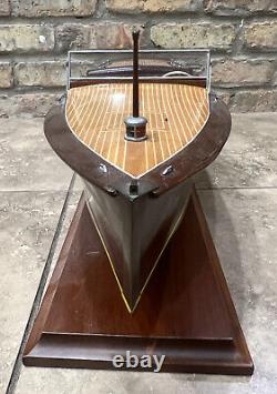 Modèle de Bateau Runabout Chris Craft en Bois Vintage de 25 pieds de long des années 1930 - Réplique