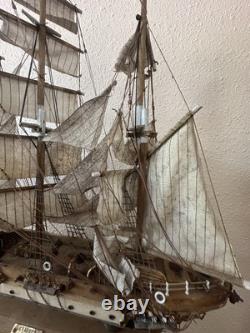 Modèle de Bateau à Voile en Bois Vintage Clipper XIXe Siècle Nautique 33 X 24 À Lire