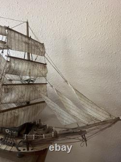 Modèle de Bateau à Voile en Bois Vintage Clipper XIXe Siècle Nautique 33 X 24 À Lire