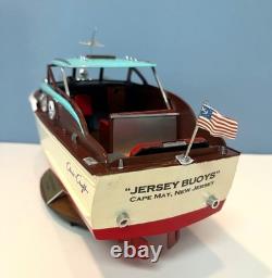 Modèle de bateau Chris Craft Cruiser Covered Bridge, 18 pouces de long, avec base en bois
