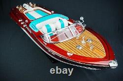 Modèle de bateau Riva Aquarama en bois à l'échelle 1/16, prêt à être exposé