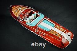 Modèle de bateau Riva Aquarama en bois à l'échelle 1/16, prêt à être exposé