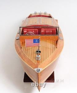 Modèle de bateau à moteur Chris Craft Runabout