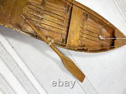 Modèle de bateau à rames en bois d'art populaire vintage 12
