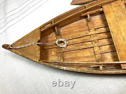 Modèle de bateau à rames en bois d'art populaire vintage 12