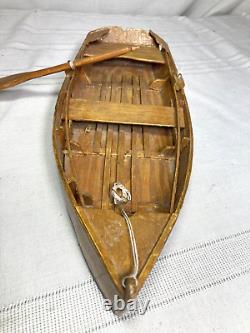 Modèle de bateau à rames en bois d'art populaire vintage 12