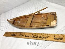 Modèle de bateau à rames en bois d'art populaire vintage 12