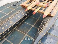 Modèle de bateau catamaran en bois souvenir de Tonga des années 50 + marins équilibrés