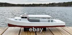 Modèle de bateau de travail Deadrise de la baie de Chesapeake, toit rigide, version 2, entièrement assemblé