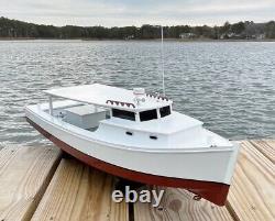 Modèle de bateau de travail Deadrise de la baie de Chesapeake, toit rigide, version 2, entièrement assemblé