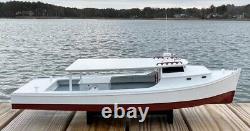 Modèle de bateau de travail Deadrise de la baie de Chesapeake, toit rigide, version 2, entièrement assemblé