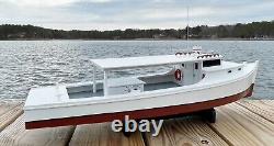 Modèle de bateau de travail Deadrise de la baie de Chesapeake, toit rigide, version 2, entièrement assemblé