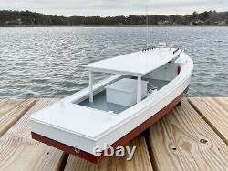 Modèle de bateau de travail Deadrise de la baie de Chesapeake, toit rigide, version 2, entièrement assemblé
