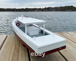 Modèle de bateau de travail Deadrise de la baie de Chesapeake, toit rigide, version 2, entièrement assemblé