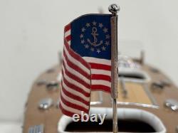 Modèle de bateau de vitesse collectible Chris Craft Triple Cockpit B2941021012/18