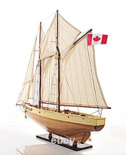 Modèle de bateau en bois Bluenose II entièrement assemblé de 30 pouces - Nouveau replica