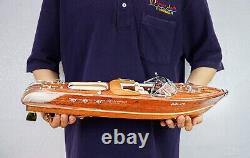 Modèle de bateau en bois Riva Aquarama Speed Boat Vintage 116 pour décoration haut de gamme.