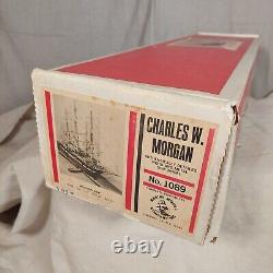 Modèle de bateau en bois à coque solide 'Charles W. Morgan' de Vintage Marine Models NIOB USA
