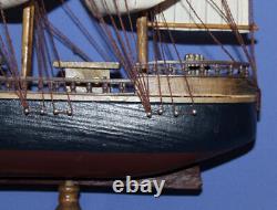 Modèle de bateau en bois de caravelle de bataille fait main vintage