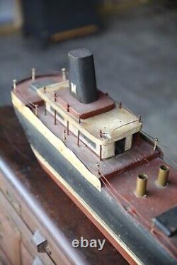 Modèle de bateau en bois de cargo vintage 6 pieds art populaire nautique des Grands Lacs