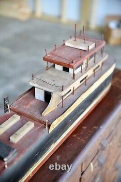 Modèle de bateau en bois de cargo vintage 6 pieds art populaire nautique des Grands Lacs