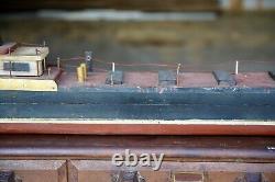 Modèle de bateau en bois de cargo vintage 6 pieds art populaire nautique des Grands Lacs