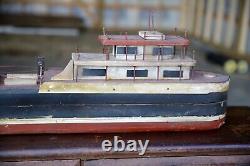 Modèle de bateau en bois de cargo vintage 6 pieds art populaire nautique des Grands Lacs