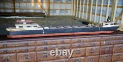Modèle de bateau en bois de cargo vintage 6 pieds art populaire nautique des Grands Lacs