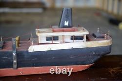 Modèle de bateau en bois de cargo vintage 6 pieds art populaire nautique des Grands Lacs