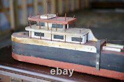 Modèle de bateau en bois de cargo vintage 6 pieds art populaire nautique des Grands Lacs