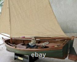 Modèle de bateau en bois de goélette de pêche pré-assemblé - 26L 6W 34H