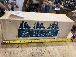 Modèle de bateau en bois de la société Marine Modèle, navire à voile HMS Bounty, kit de modèle vintage #1097 neuf dans sa boîte.