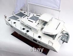 Modèle de bateau en bois de précision Yacht de luxe Catamaran Lagoon 450F L27.6 Neuf