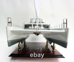 Modèle de bateau en bois de précision Yacht de luxe Catamaran Lagoon 450F L27.6 Neuf