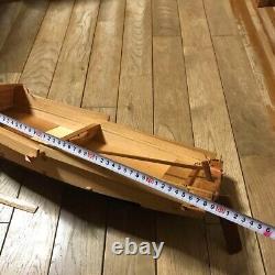 Modèle de bateau en bois fait à la main avec finition soignée pour décoration d'intérieur