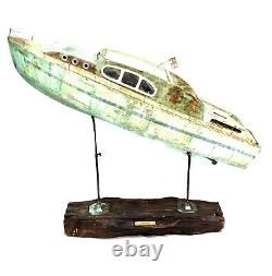 Modèle de bateau en bois fait main des années 1970 sur socle d'exposition très grand