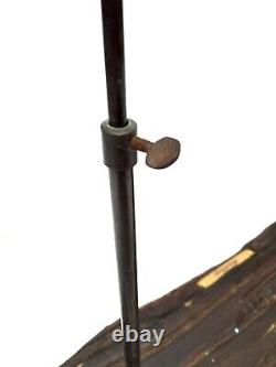 Modèle de bateau en bois fait main des années 1970 sur socle d'exposition très grand