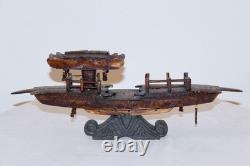 Modèle de bateau en bois sculpté à la main chinois rare et antique du début du 20e siècle sur support