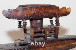 Modèle de bateau en bois sculpté à la main chinois rare et antique du début du 20e siècle sur support