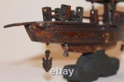 Modèle de bateau en bois sculpté à la main chinois rare et antique du début du 20e siècle sur support