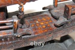Modèle de bateau en bois sculpté à la main chinois rare et antique du début du 20e siècle sur support