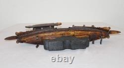Modèle de bateau en bois sculpté à la main chinois rare et antique du début du 20e siècle sur support