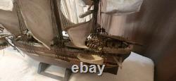 Modèle de bateau en bois vintage voilier clipper décor nautique. Très grand Modèle de bateau en bois vintage voilier clipper décor nautique. Très grand