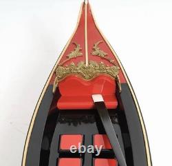 Modèle de bateau gondole vénitienne en artisanat